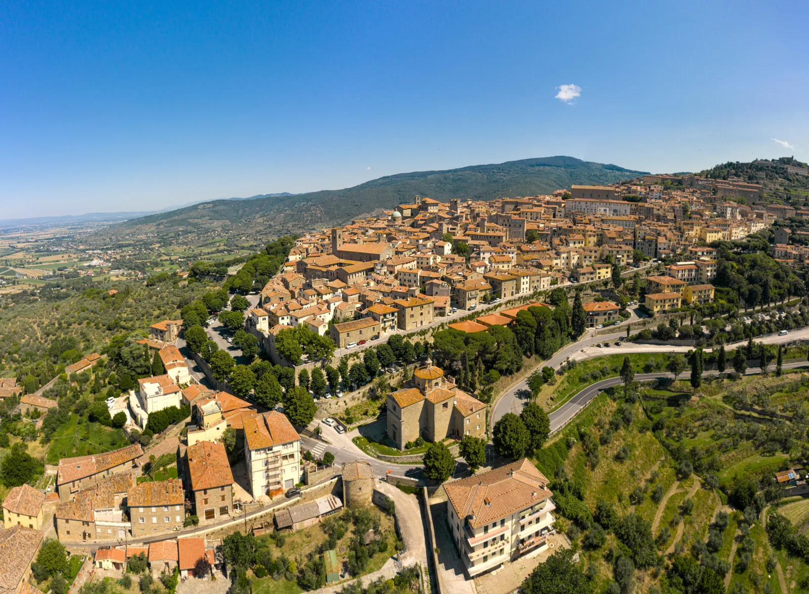 Cortona, in provincia di Arezzo, vista dall'alto